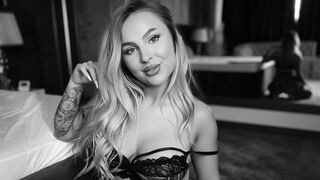 Nicole live free chat girl cam model preview